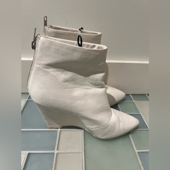 H&M white wedge 60s style gogo boots in white leather. - Picture 4 of 15